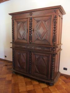 DOPPIO CORPO IN NOCE MASSELLO A 4 PORTE  EPOCA PRIMI 700